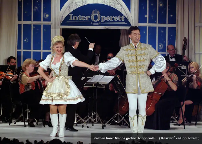 Kálmán Imre: Marica grófnő: Ringó vállú... (Keszler Éva-Egri József)