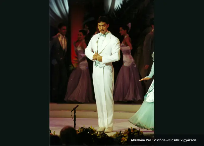 Ábrahám Pál: Viktória - Kicsike vigyázzon.